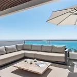 Vivi Homes - Casa Skye Pool, Terrace & Sea View エステポナ