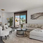 Vivi Homes - Casa Skye Pool, Terrace & Sea View アパート *