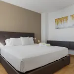 アパート Vivi Homes - Casa Skye Pool, Terrace & Sea View *