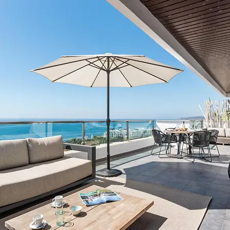 Vivi Homes - Casa Skye Pool, Terrace & Sea View エステポナ