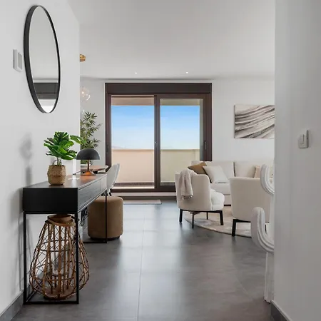 Vivi Homes - Casa Skye Pool, Terrace & Sea View Lejlighed Estepona