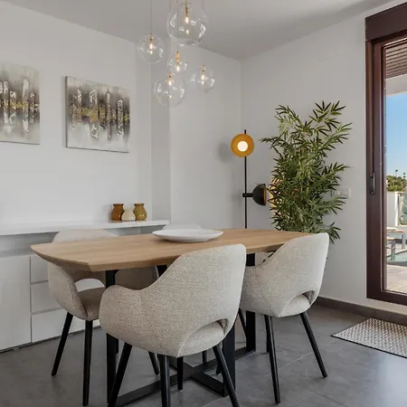 Vivi Homes - Casa Skye Pool, Terrace & Sea View Lejlighed Estepona