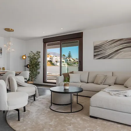 Vivi Homes - Casa Skye Pool, Terrace & Sea View Lejlighed *